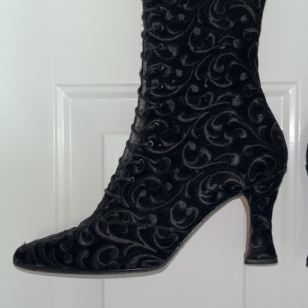 Beautiful Vintage velvet boots - Picture 2 of 7